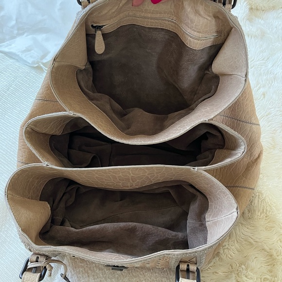 Bottega Veneta Roma Intrecciato Handbag - Picture 9 of 11